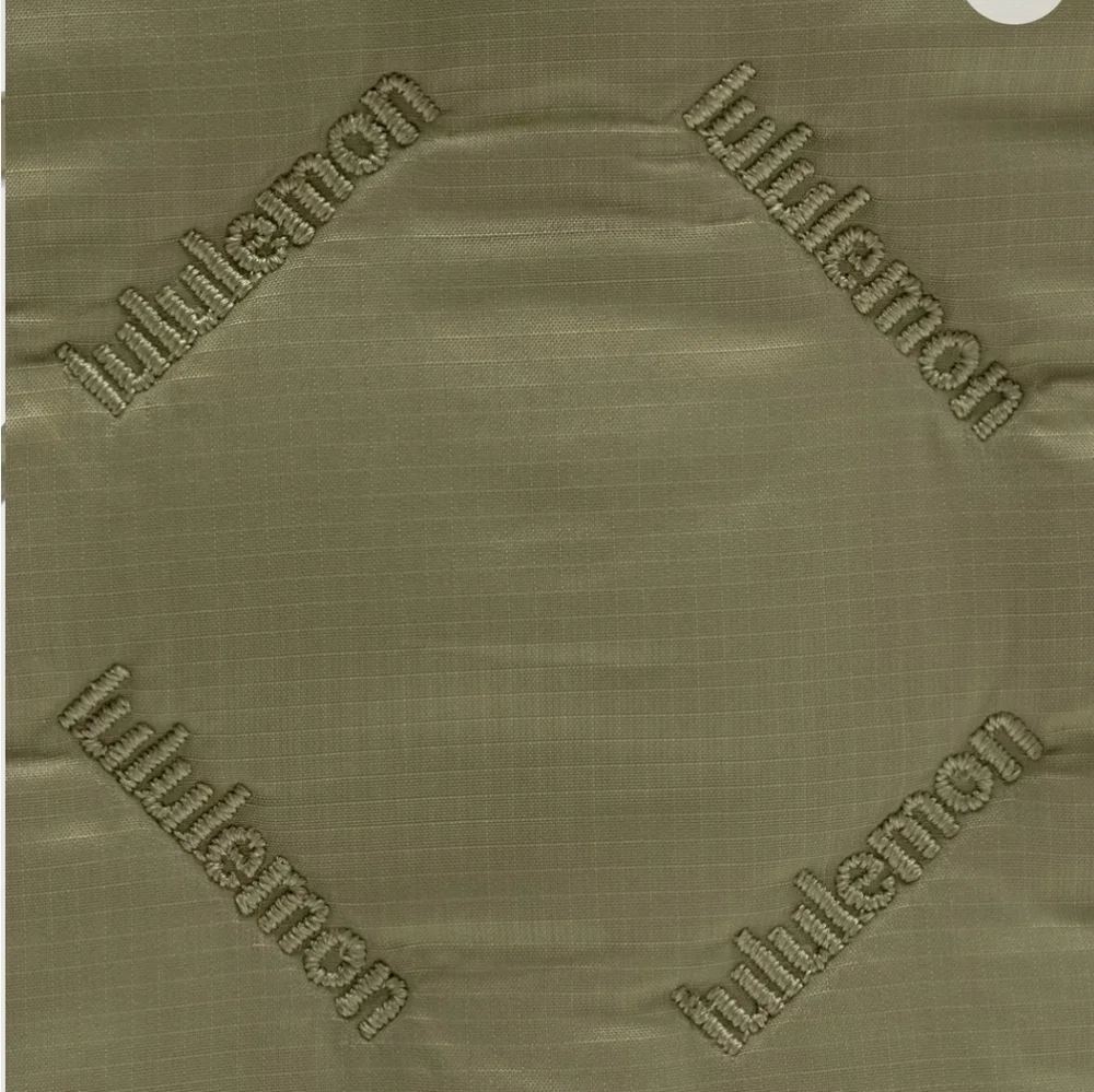 Lululemon | 1L Quilted Pleasures Phone Crossbody Bag Bay Leaf NEW WITH TAG! - Picture 5 of 13